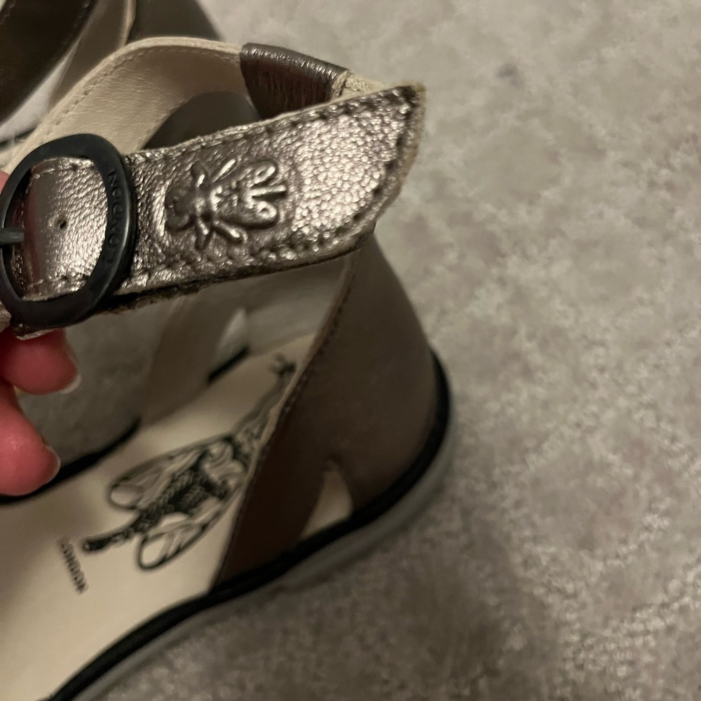 NWT London Fly Sandals - Picture 2 of 8